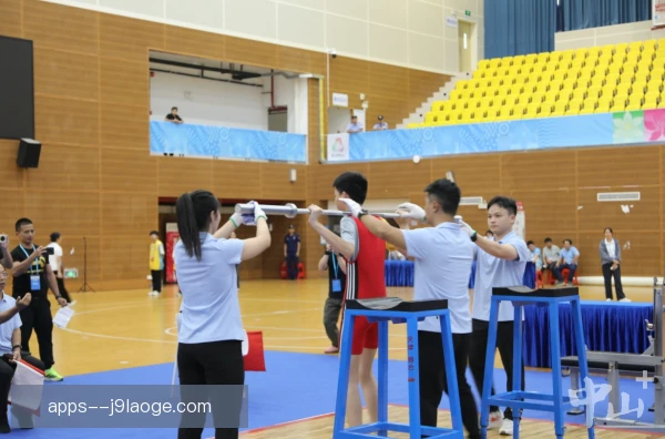 埃托奥模拟比赛训练：高强度对抗提升门前嗅觉